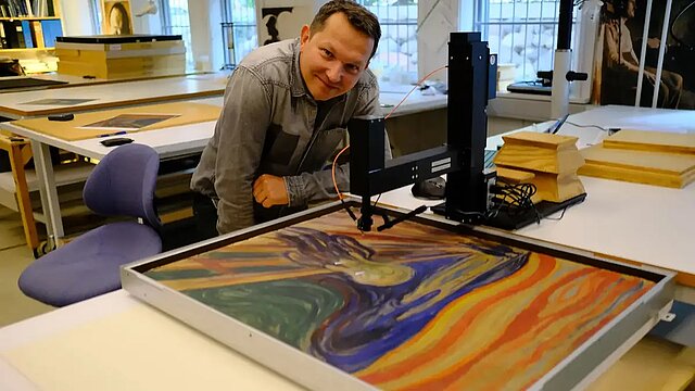 Badania światłotrwałości dla kilkudziesięciu najgłośniejszych prac Edvarda Muncha z zasobów Munch Museet w Oslo. Fot. Tomasz Łojewski, archiwum prywatne